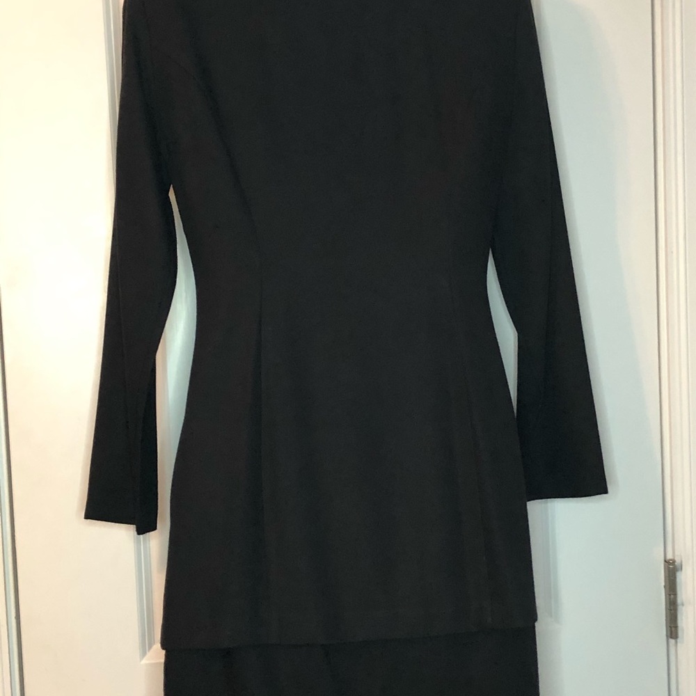 2-pc Black Suit with straight skirt Size 4 - Picture 7 of 9